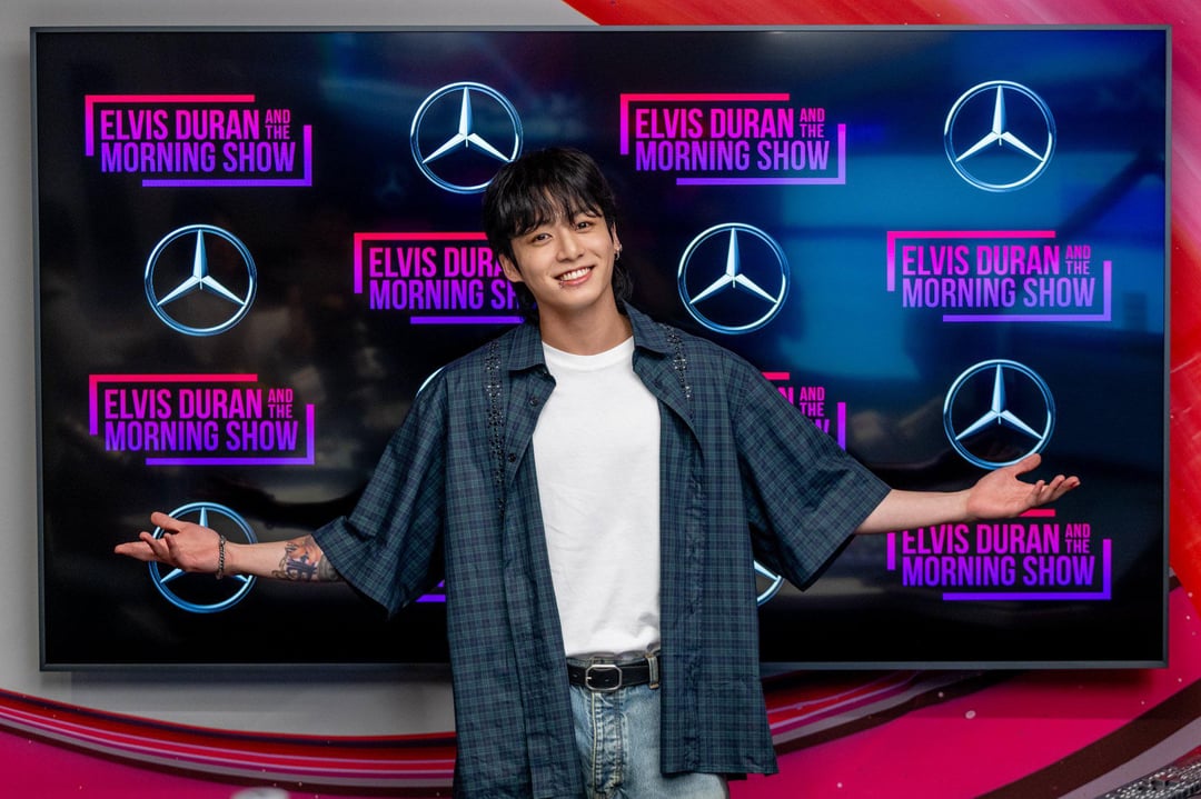 [Entertainment Tonight] Jungkook at the Elvis Duran And The Morning Show - 180723