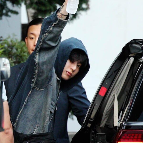 [KMedia] Jungkook arriving at Inkigayo for his recording - 300723