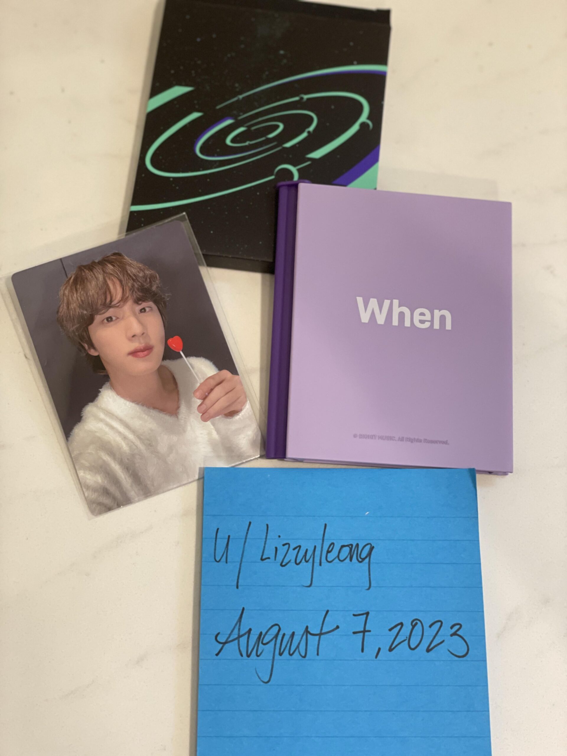[WTS USA] merch box 12 photo card and picture frame