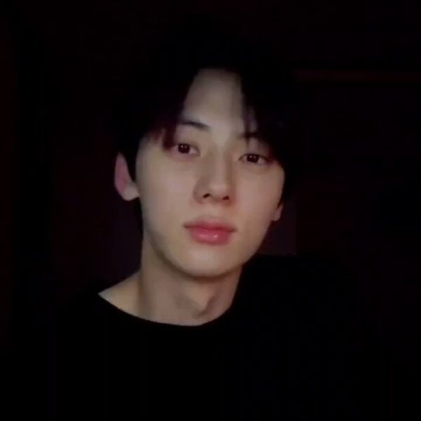 230803 Hwang Minhyun mentioned SUGA & being on SUCHWITA on his recent Weverse Live