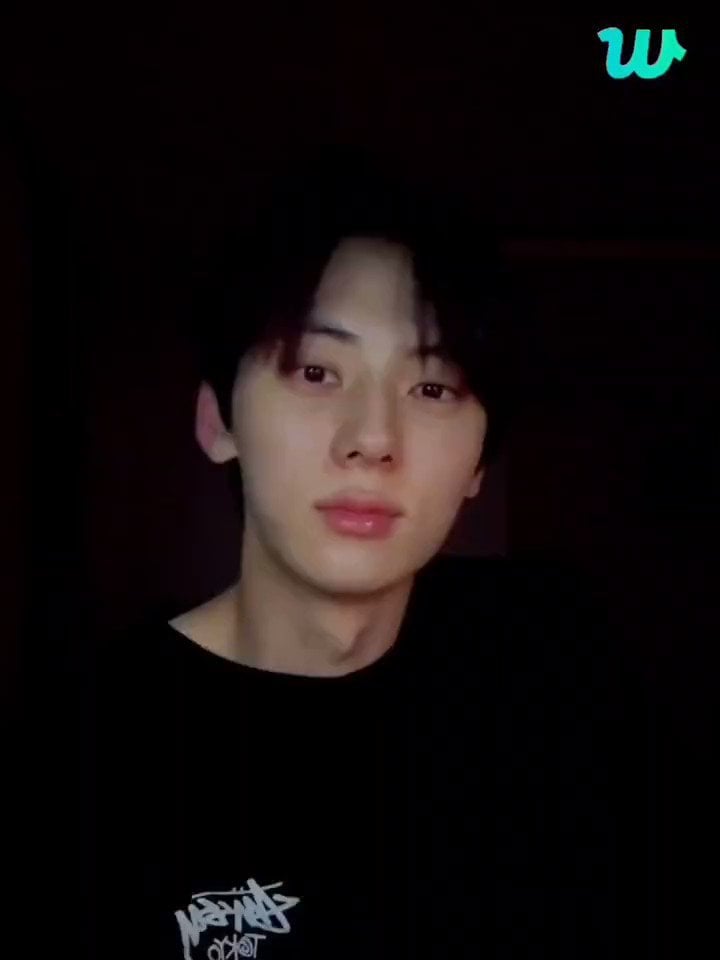 230803 Hwang Minhyun mentioned SUGA & being on SUCHWITA on his recent Weverse Live