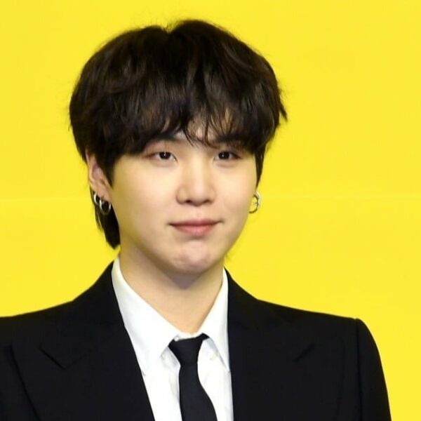 [TenAsia] You want me to stand for an hour with the heatwave warning? BTS SUGA’s big rental ‘flex’, who thought of fans and staff - 020823