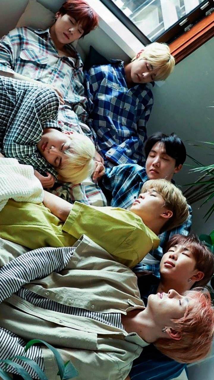 MODS ARE ASLEEP! Please share your favourite pics and gifs of BTS sleeping to celebrate 🥰