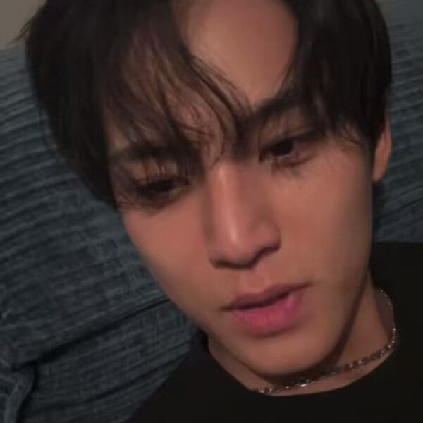 230805 SEVENTEEN Mingyu talked about the ‘Seven’ dance challenge with Jungkook on his Weverse Live
