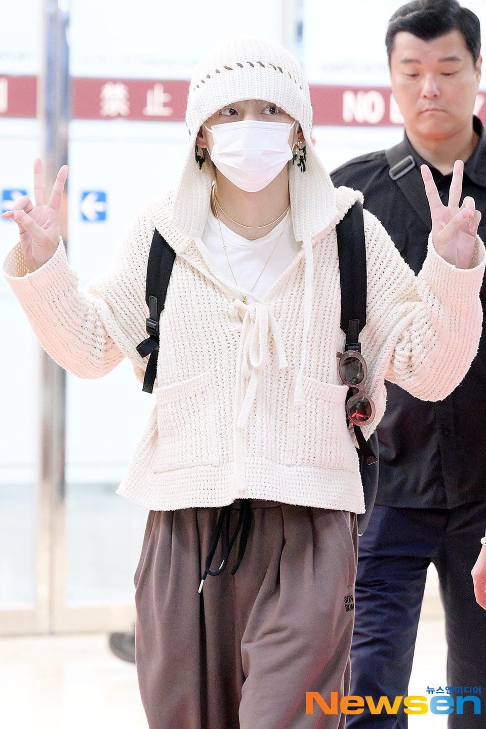 [KMedia] Taehyung’s airport arrival photos - 180923