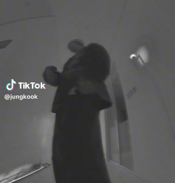 Jungkook TikTok 180923