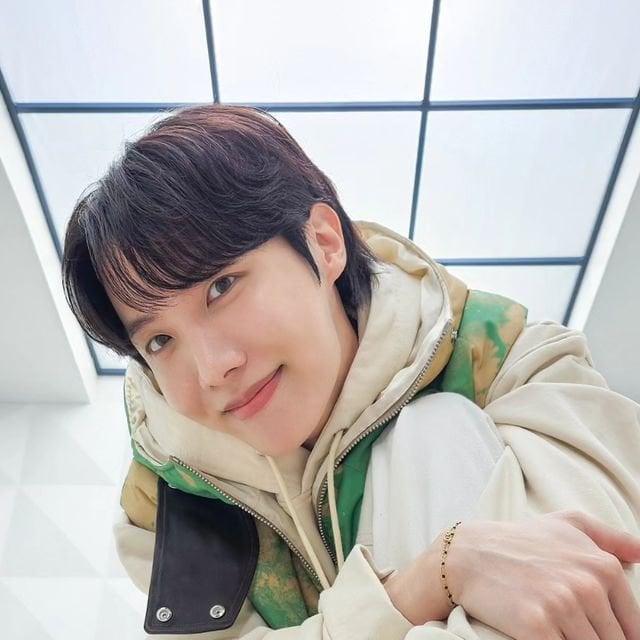 230919 Samsung Mobile on Instagram: Galaxy Z Flip5 - Join the Flip Side with j-hope and Jimin