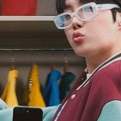 231007 Samsung Mobile on Instagram: See what everybody wants to see – undisputed fashion icon, j-hope of BTS’s fit check with the Galaxy Z Flip 5.