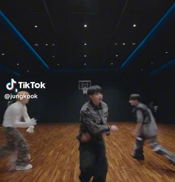 Jungkook with TXT Taehyun & Yeonjun on TikTok: ‘3D’ Dance Challenge - 151023