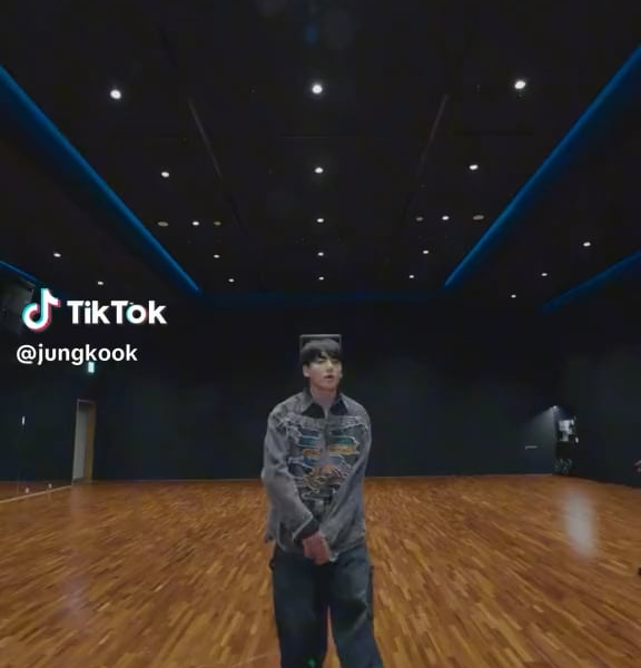 Jungkook with NewJeans on TikTok: ‘3D’ Dance Challenge - 151023