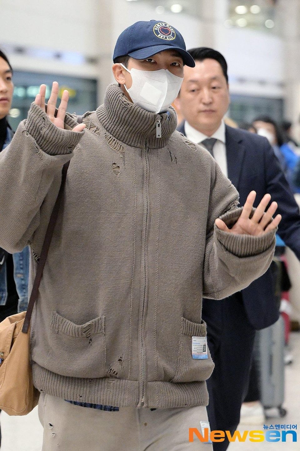 [KMedia] Namjoon Incheon Airport arrival photos - 301023