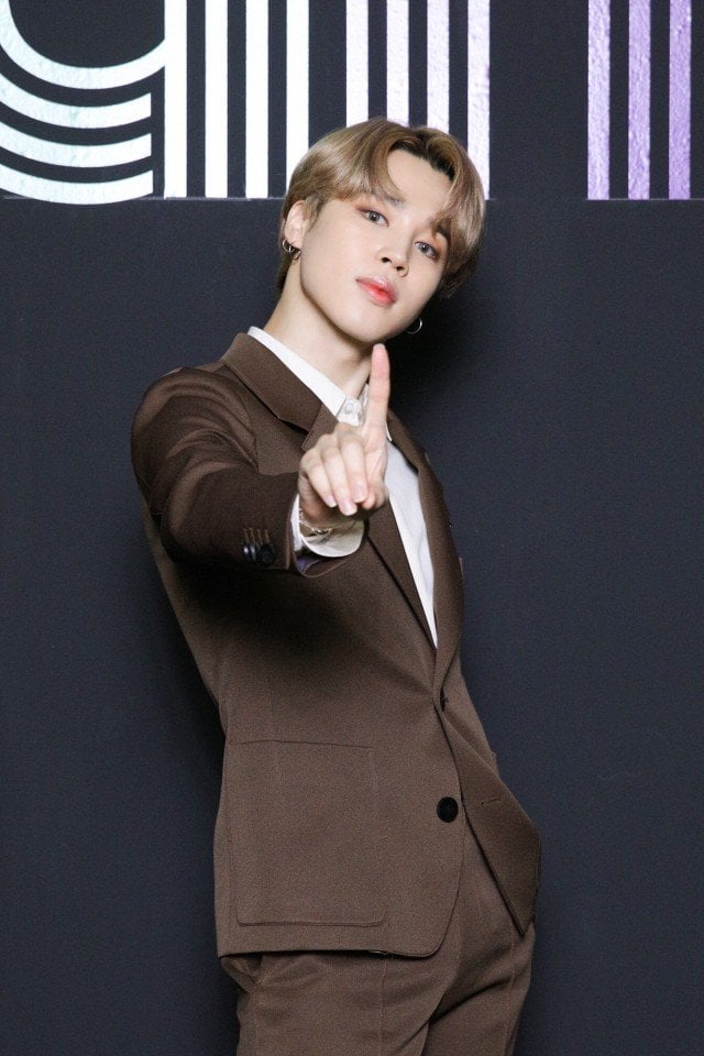 231019 Busan Ilbo:[Exclusive] BTS Jimin, turns out to be Busan Arts High School's ‘Daddy Long Legs' [Thank you, senior!]