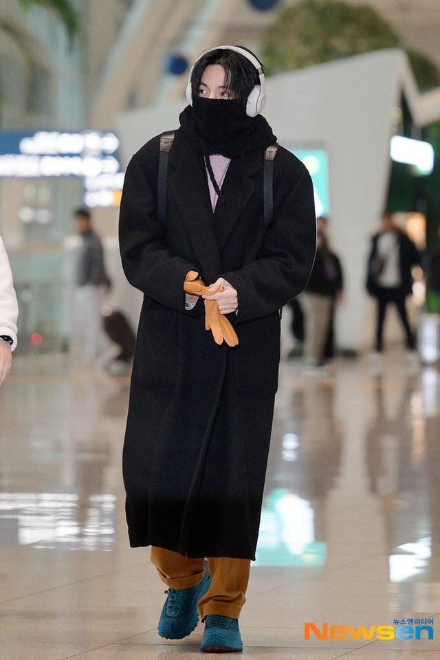 [Kmedia] Taehyung Airport Departure photos - 271123