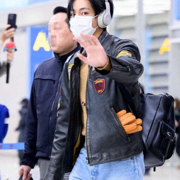 [KMedia] Taehyung’s airport arrival photos - 301123