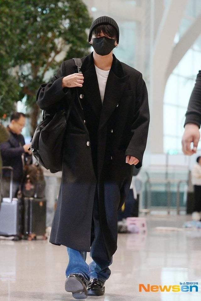 [KMedia] Jungkook’s airport departure photos - 051123