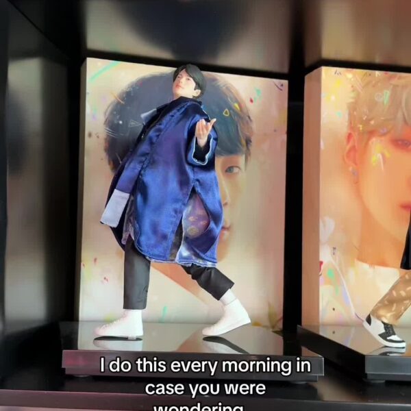 240111 Steve Aoki on TikTok: Daily ritual (feat. BTS Sideshow figurines and "Waste it on me" as the BGM)