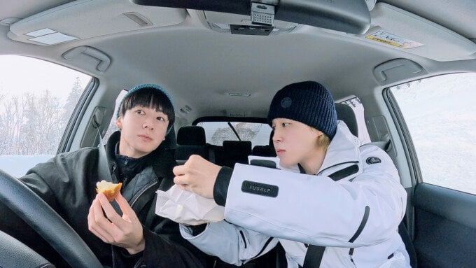 240722 Korepo: BTS' close duo JIMIN & JUNG KOOK travel together in 'Are You Sure?!'. Photographs of scenes full of the characteristics of "Kookmin" released at once