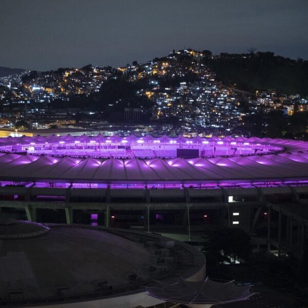 The Maracana stadium turns purple - 260824