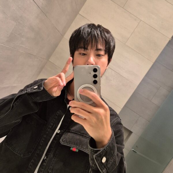 240918 Jin on Weverse