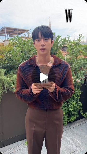 240920 Jin at the Gucci Spring Summer 2025 Women's Fashion Show Compilation